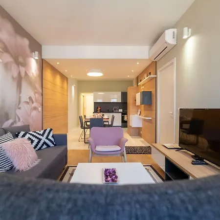 Apartment Vitosha Blvd Luxury 2-bedroom, 2-bathroom With Balcony