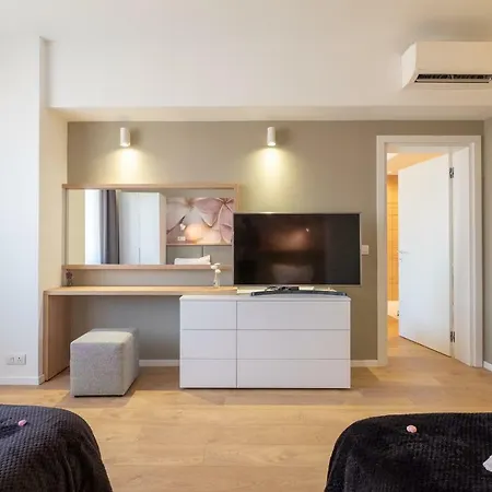 Vitosha Blvd Luxury 2-bedroom, 2-bathroom With Balcony Apartment *